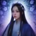 数据分析师王浩在屏幕前查看gv资源搜索趋势数据图表，办公室蓝光氛围